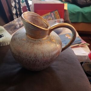 VINTAGE STANGL ANTIQUE GOLD VESSEL/JUG WITH SKYBLUE WASH. (NEW JERSEY) PRISTINE